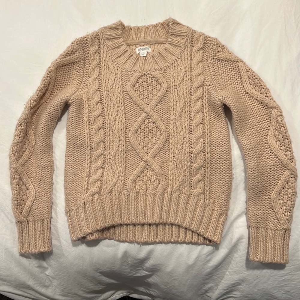 Gymboree girls size 5 cable knit sweater. Gorgeous and so warm!